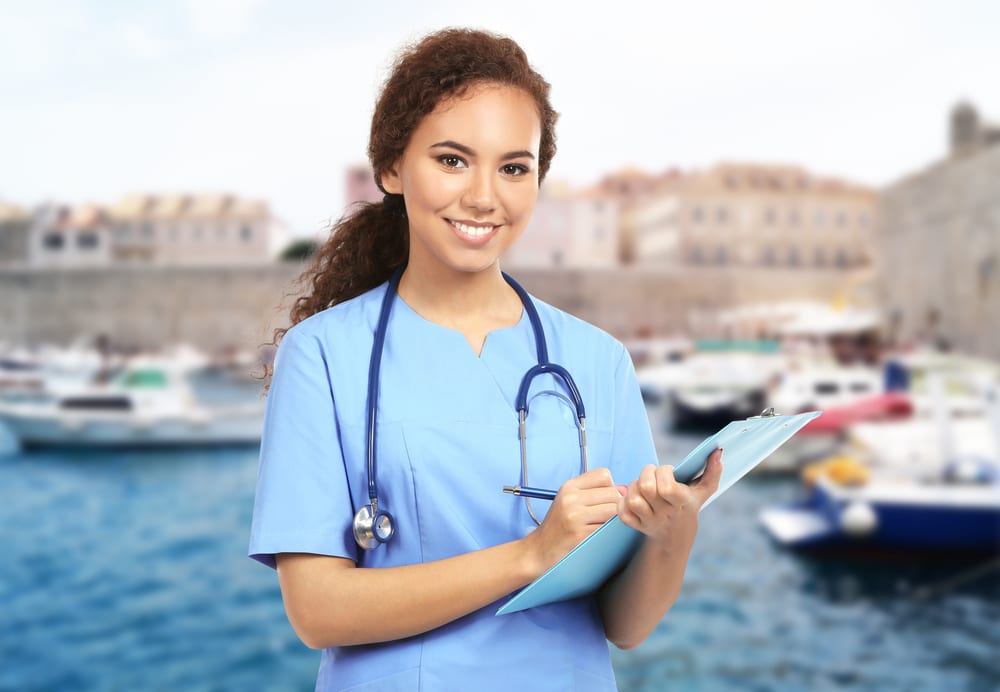 Benefits and Challenges of Being a Travel Nurse